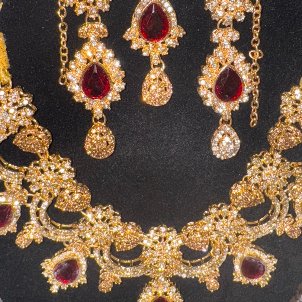 Red and Gold AD set - Picture 8 of 12